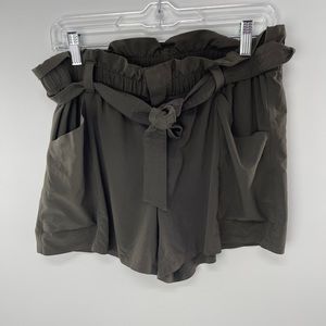 Athleta Skyline Paperback Tie Waist Shorts Olive Green